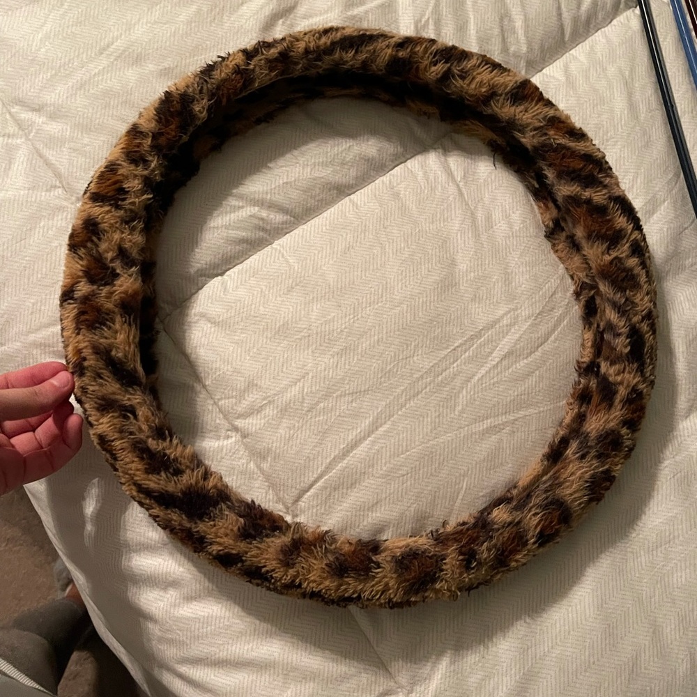 cheetah print fuzzy steering wheel cover
